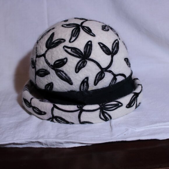 Vintage 50s Wool Hat Black & White Floral 21" - Picture 6 of 8